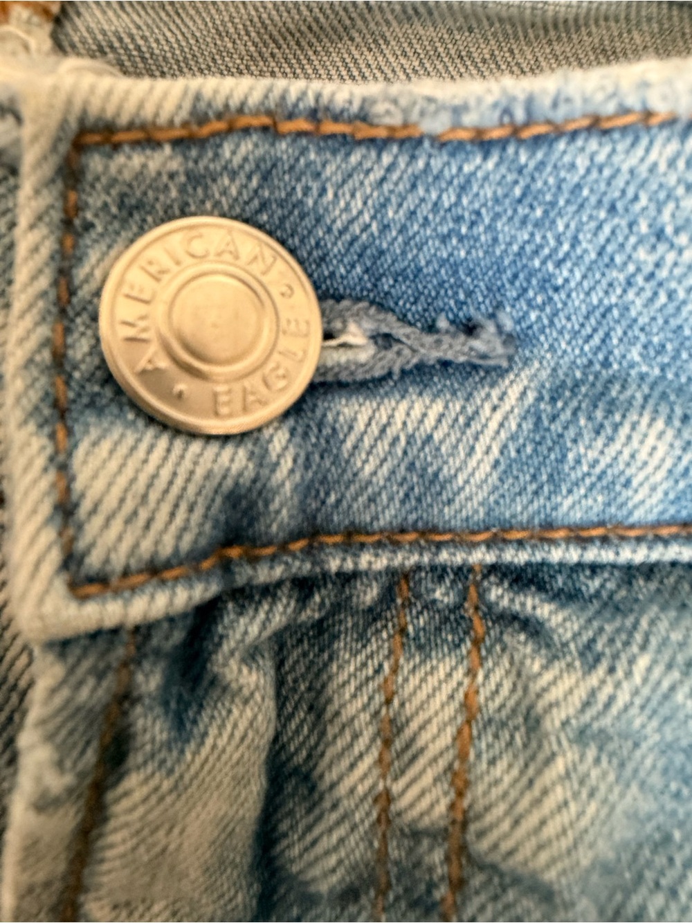 American Eagle Relaxed Short Light Wash Distressed Denim Cutoff Shorts Size 16 - Picture 7 of 11